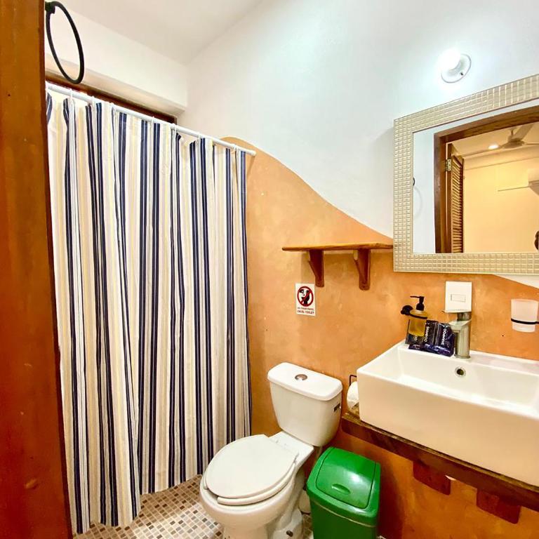 Hotel Papaya Surf - Habitación Cuádruple con baño - 6