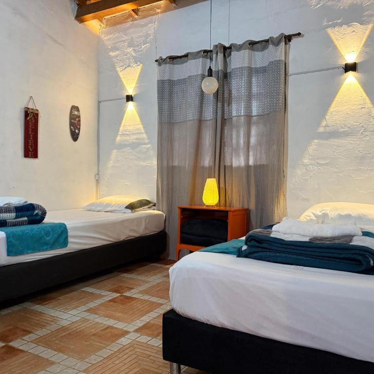 Casa y cabaña campestres, 14 personas, vocación familiar y descanso - Five-Bedroom House - 75