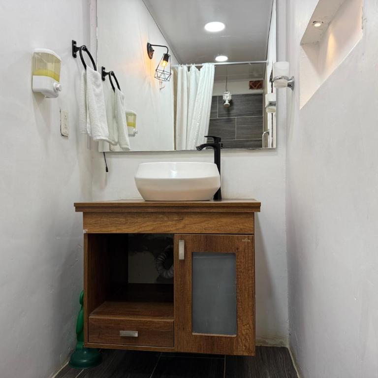 Casa y cabaña campestres, 14 personas, vocación familiar y descanso - Five-Bedroom House - 67