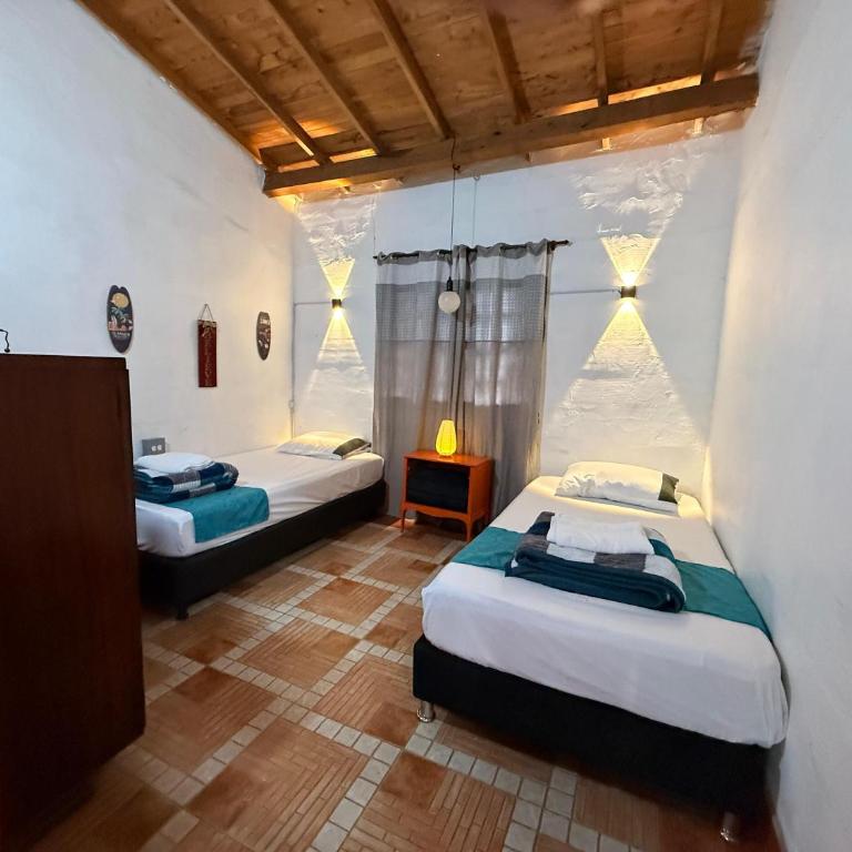 Casa y cabaña campestres, 14 personas, vocación familiar y descanso - Five-Bedroom House - 68