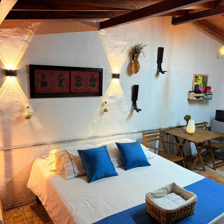 Casa y cabaña campestres, 14 personas, vocación familiar y descanso - Five-Bedroom House - 79