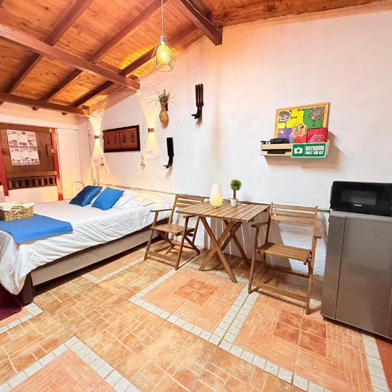 Casa y cabaña campestres, 14 personas, vocación familiar y descanso - Five-Bedroom House - 66