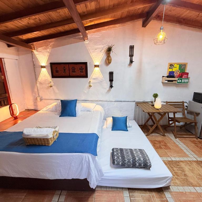 Casa y cabaña campestres, 14 personas, vocación familiar y descanso - Five-Bedroom House - 82