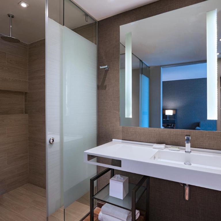 AC Hotel by Marriott Santa Fe - Habitación más amplia - 1 cama extragrande - 1