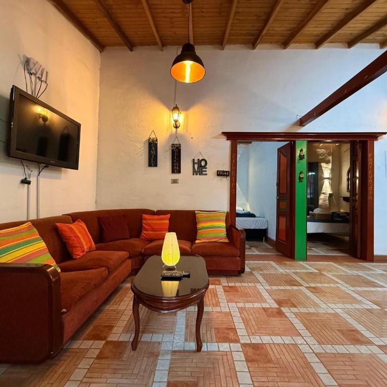 Cabaña campestre y cerca al centro, tranquila, con cocina y wifi - Habitación Doble con baño privado - 2