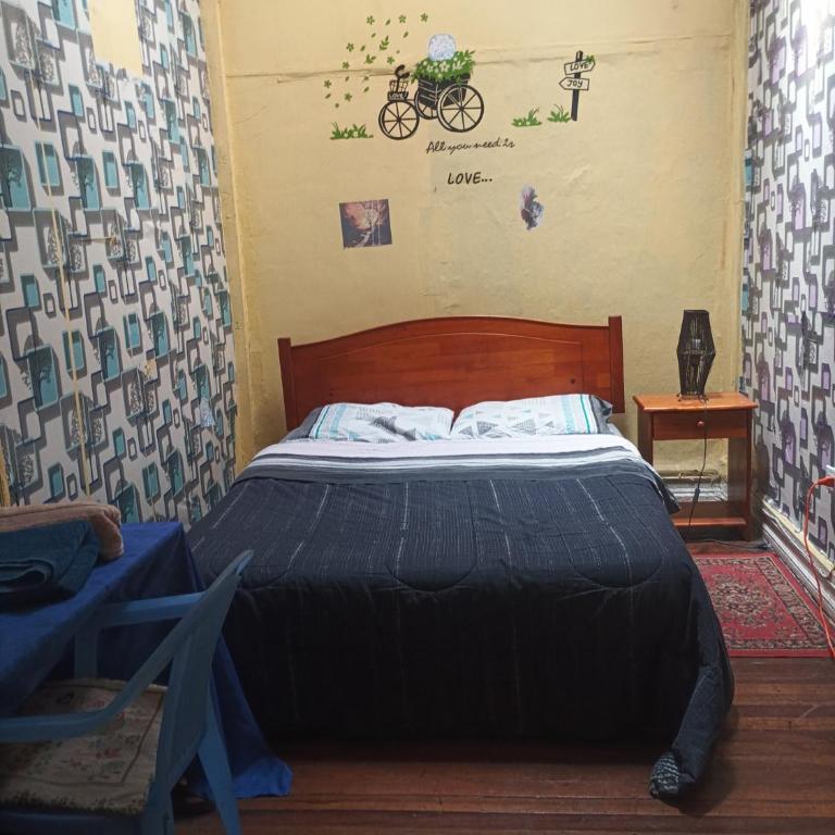 Hostal del Gato valparaiso - Standard Double Room with Shared Bathroom - 3