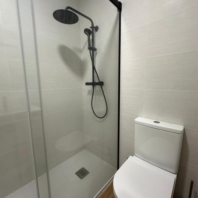 Guesthouse Cervantes - Rooms cerca del centro de Granada - Single Room with Private External Bathroom - 10
