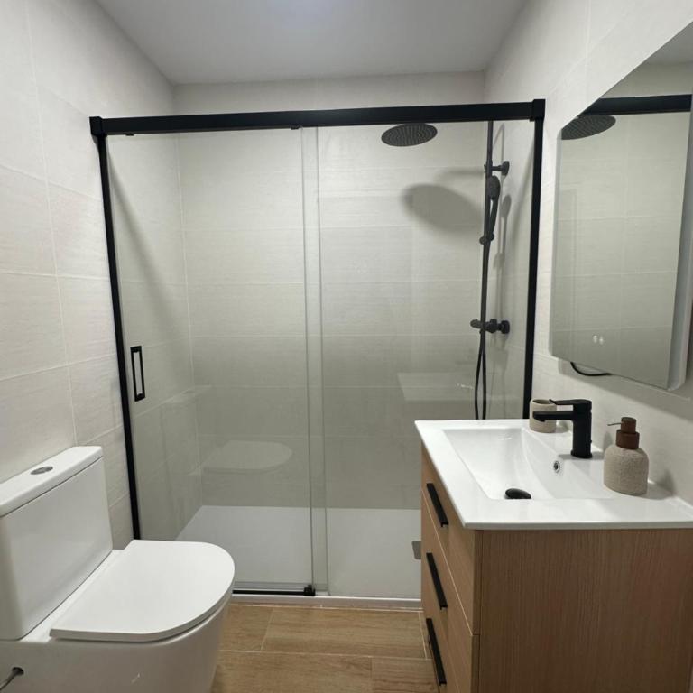 Guesthouse Cervantes - Rooms cerca del centro de Granada - Twin Room with Private External Bathroom - 6