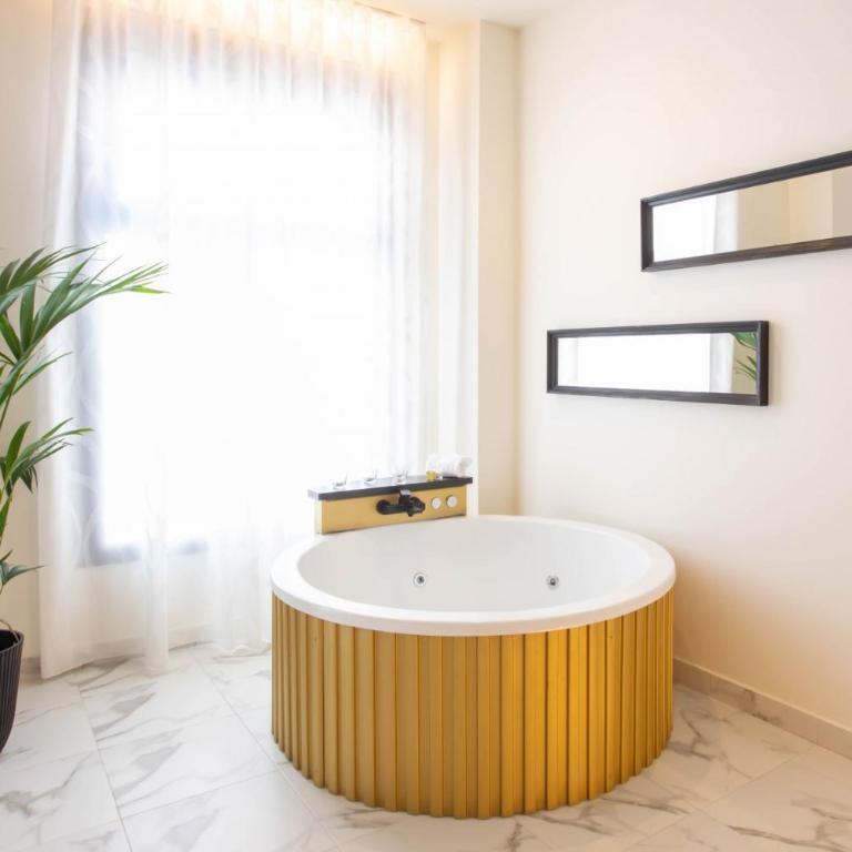 Reina Victoria La Plaza - Double Room with Jacuzzi - 7