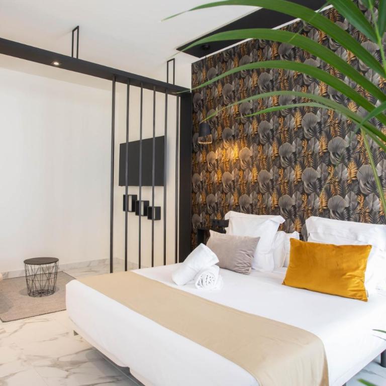Reina Victoria La Plaza - Double Room with Jacuzzi - 2