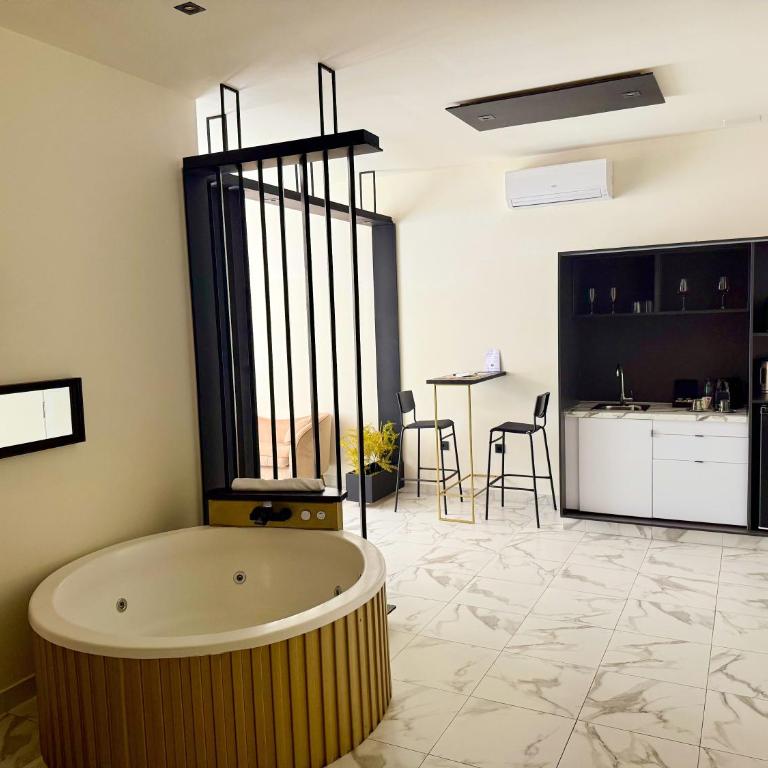 Reina Victoria La Plaza - Double Room with Jacuzzi - 15