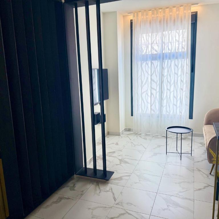 Reina Victoria La Plaza - Double Room with Jacuzzi - 13