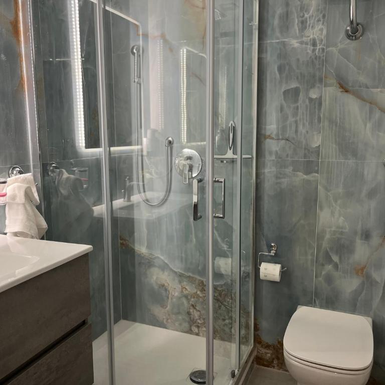 SR Guesthouse - Camera Matrimoniale con Bagno in Comune - 6