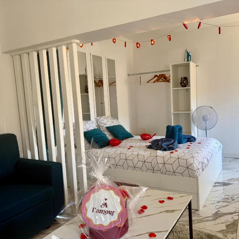 LOVE ROOM by GC - Jacuzzi - Wifi - Clim - Rétroprojecteur - Appartement 1 Chambre - 12