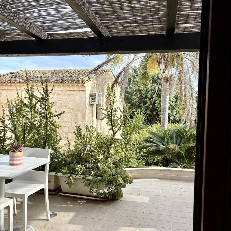 Torre Dantona Country Suites - One-Bedroom Apartment with Garden View - 11