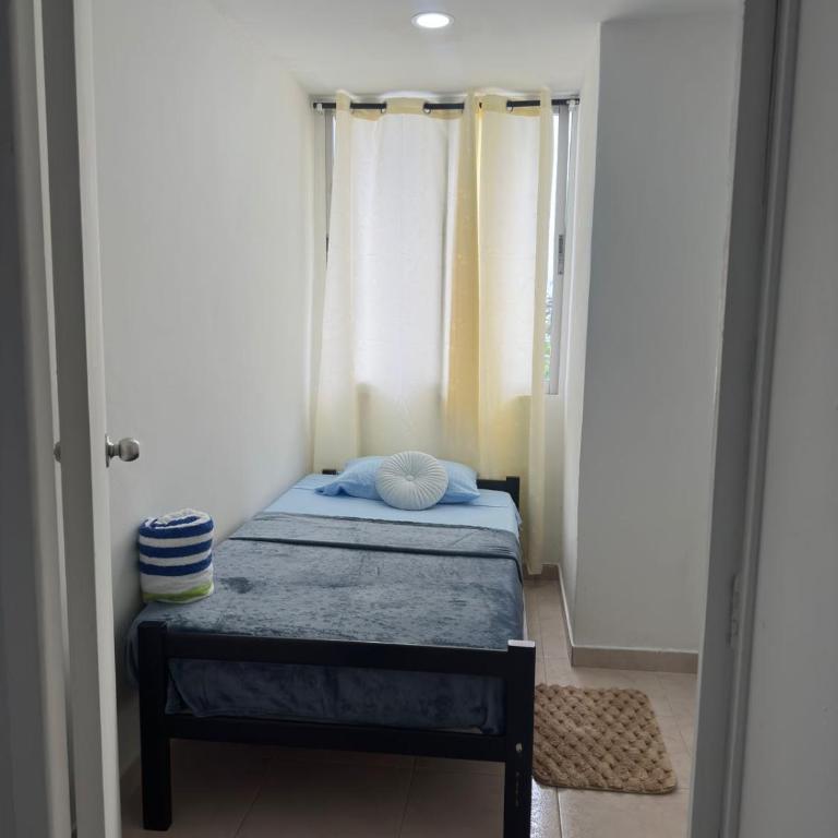 Apartamento Amplio, Central, a pocos metros de la playa, Barrio El laguito - Five-Bedroom Apartment - 19