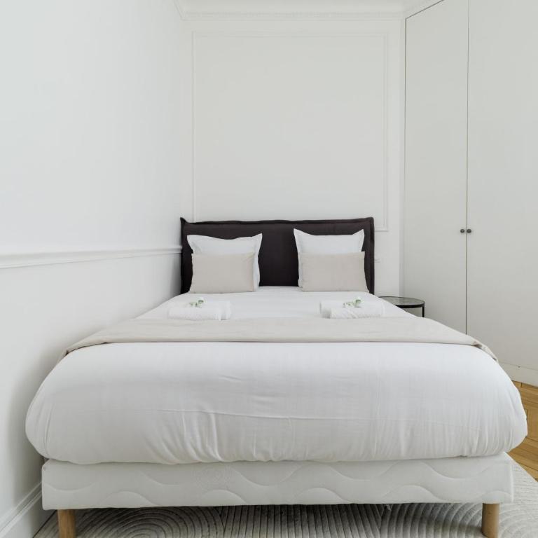 My Paris Apartments - Marbeuf - Four-Bedroom Apartment - 20
