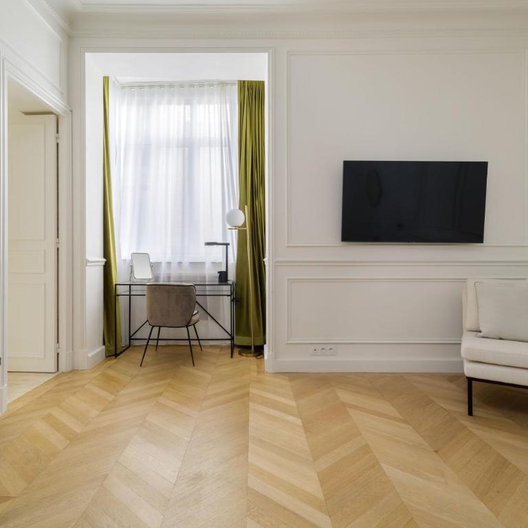 My Paris Apartments - Marbeuf - Four-Bedroom Apartment - 11