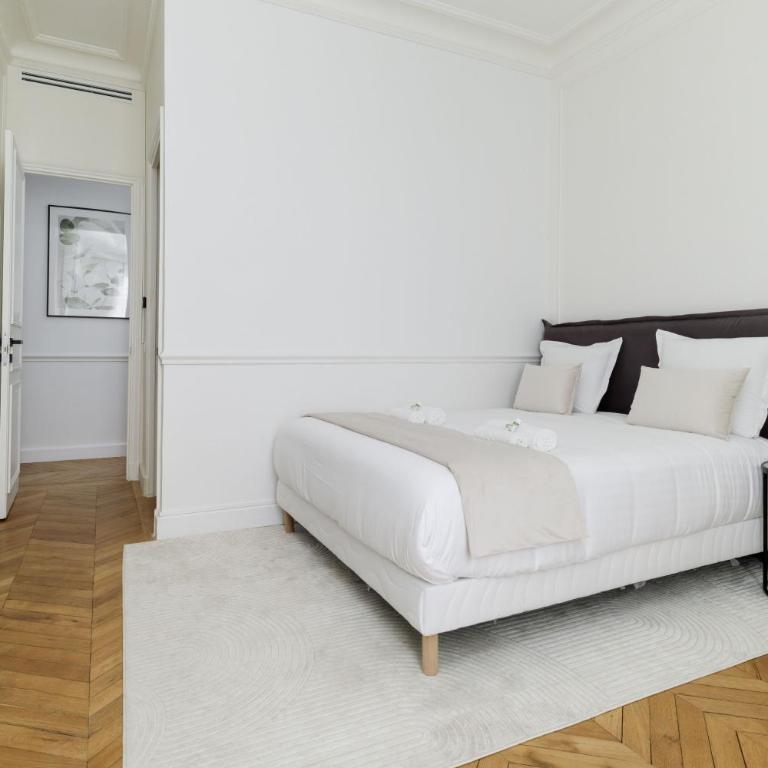 My Paris Apartments - Marbeuf - Four-Bedroom Apartment - 33