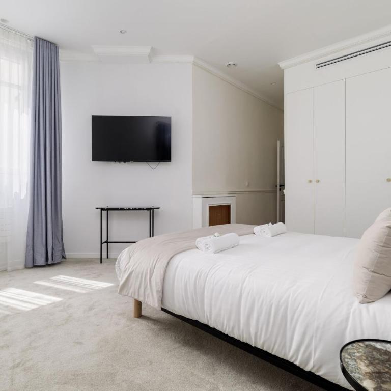 My Paris Apartments - Marbeuf - Four-Bedroom Apartment - 41