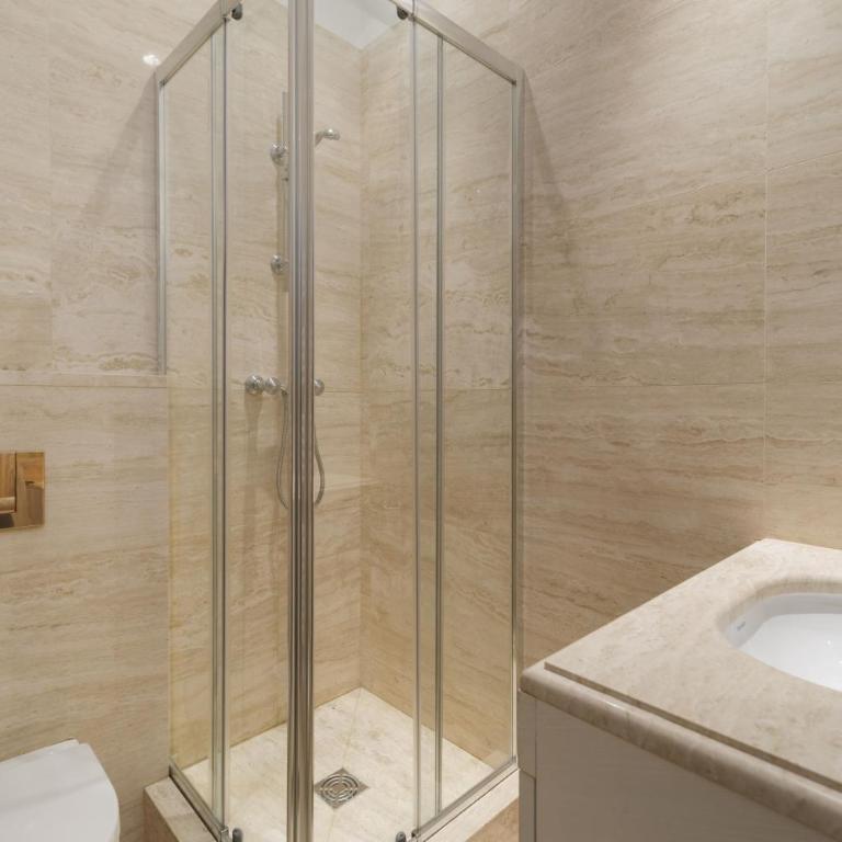My Paris Apartments - Marbeuf - Four-Bedroom Apartment - 46