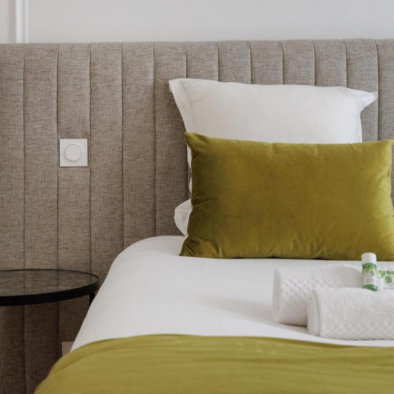 My Paris Apartments - Marbeuf - Four-Bedroom Apartment - 54