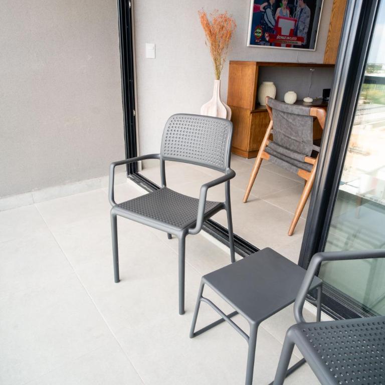 Signature Lux Condo US Consulate & The Harbor Mall - Three-Bedroom Apartment - 18