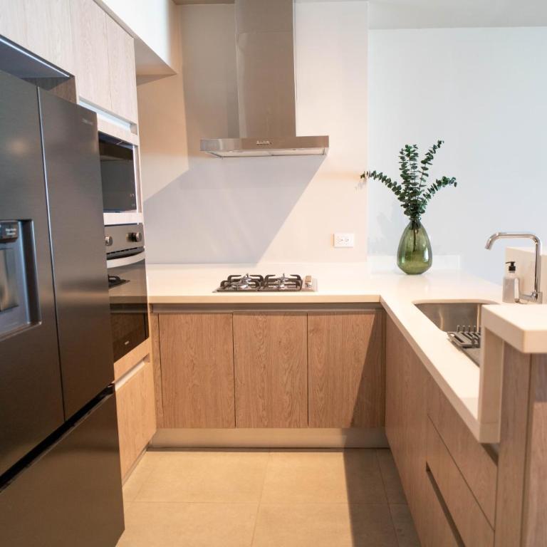 Signature Lux Condo US Consulate & The Harbor Mall - Three-Bedroom Apartment - 11