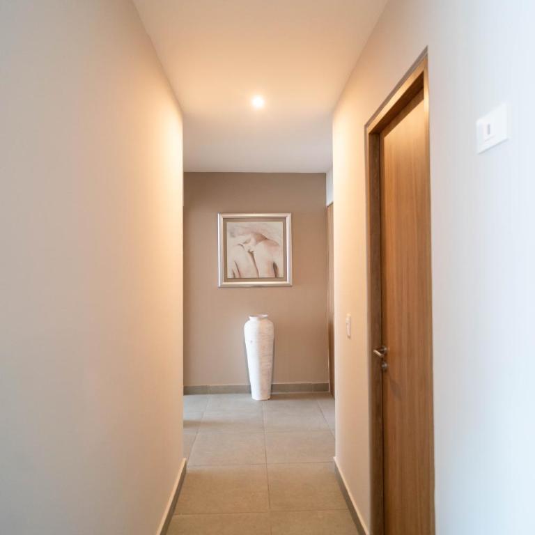 Signature Lux Condo US Consulate & The Harbor Mall - Three-Bedroom Apartment - 21