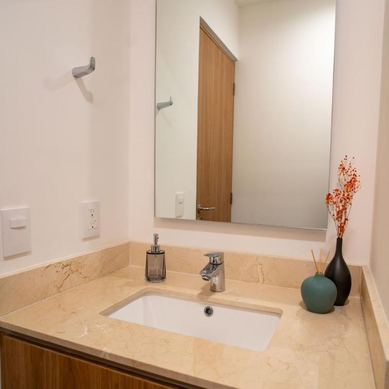 Signature Lux Condo US Consulate & The Harbor Mall - Three-Bedroom Apartment - 34