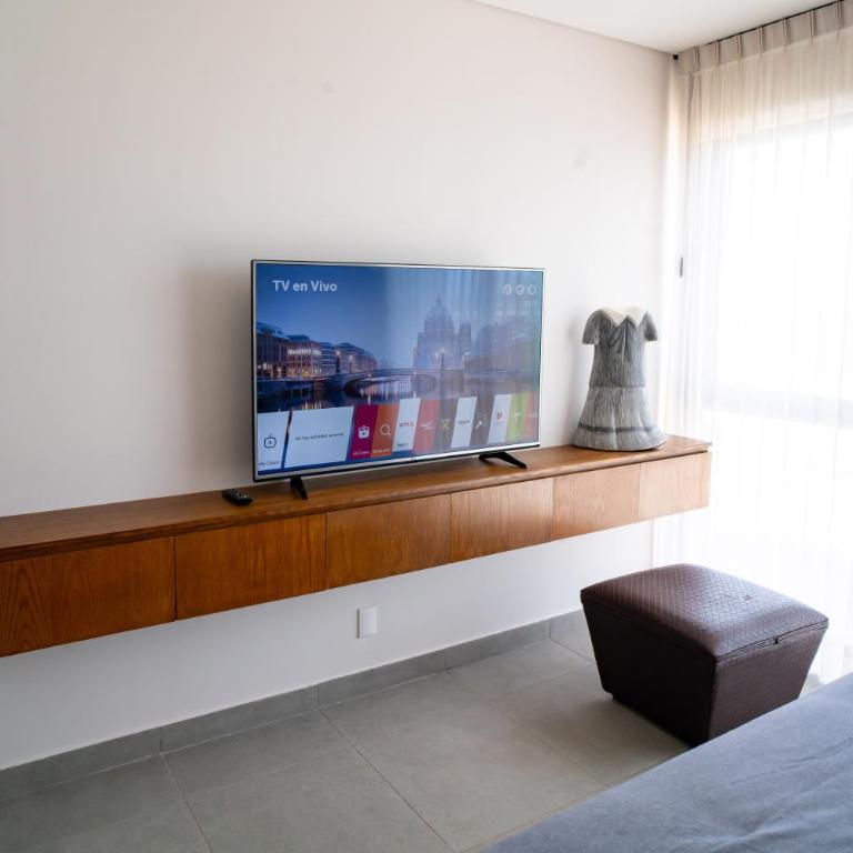 Signature Lux Condo US Consulate & The Harbor Mall - Three-Bedroom Apartment - 24