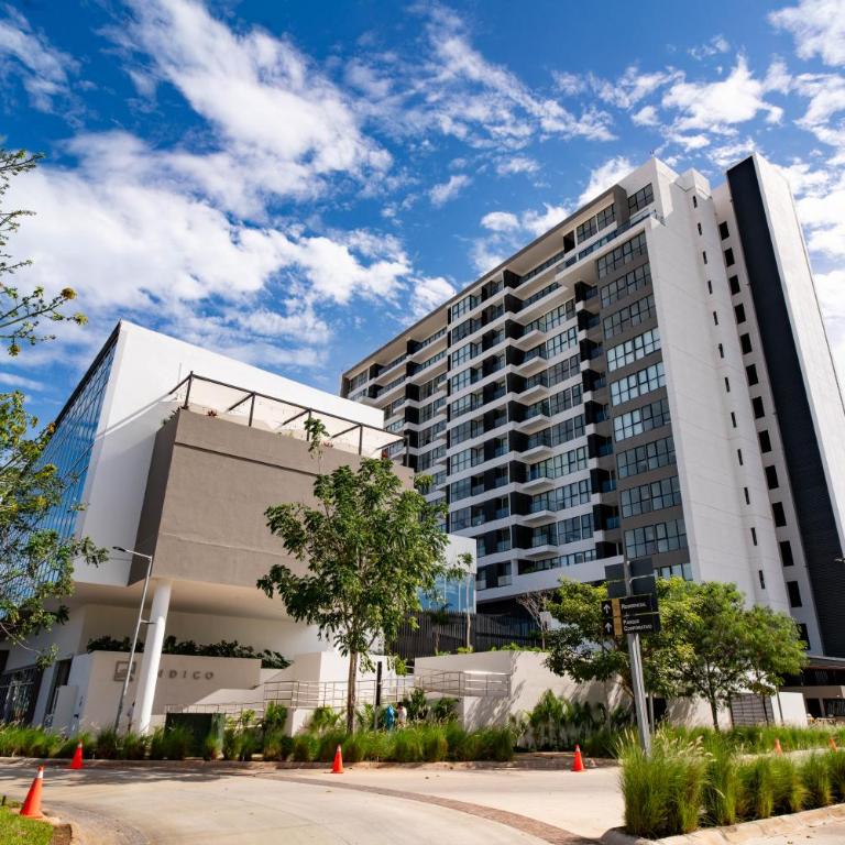Signature Lux Condo US Consulate & The Harbor Mall - Three-Bedroom Apartment - 39
