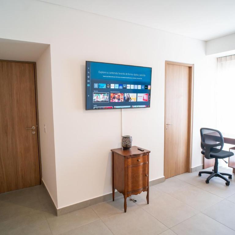 Signature Lux Condo US Consulate & The Harbor Mall - Three-Bedroom Apartment - 35