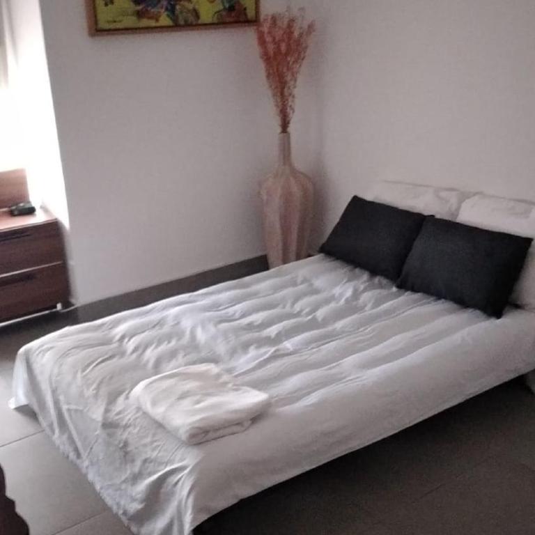 Signature Lux Condo US Consulate & The Harbor Mall - Three-Bedroom Apartment - 38