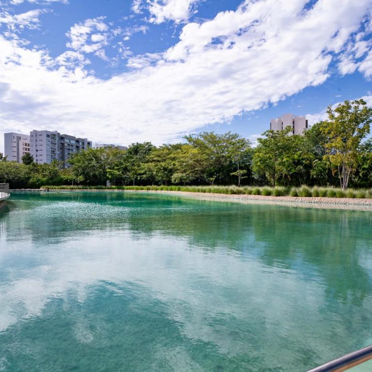 Signature Lux Condo US Consulate & The Harbor Mall - Three-Bedroom Apartment - 43