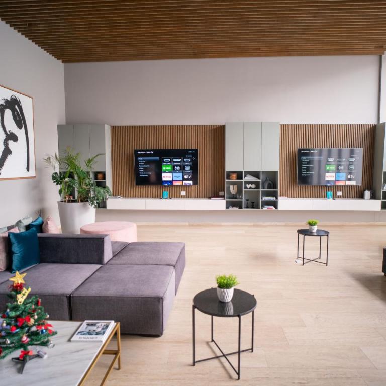 Signature Lux Condo US Consulate & The Harbor Mall - Three-Bedroom Apartment - 54