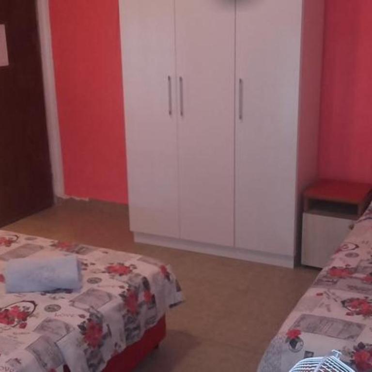 Guest House Dragomir - Četvorokrevetna Soba sa Sopstvenim Kupatilom - 4