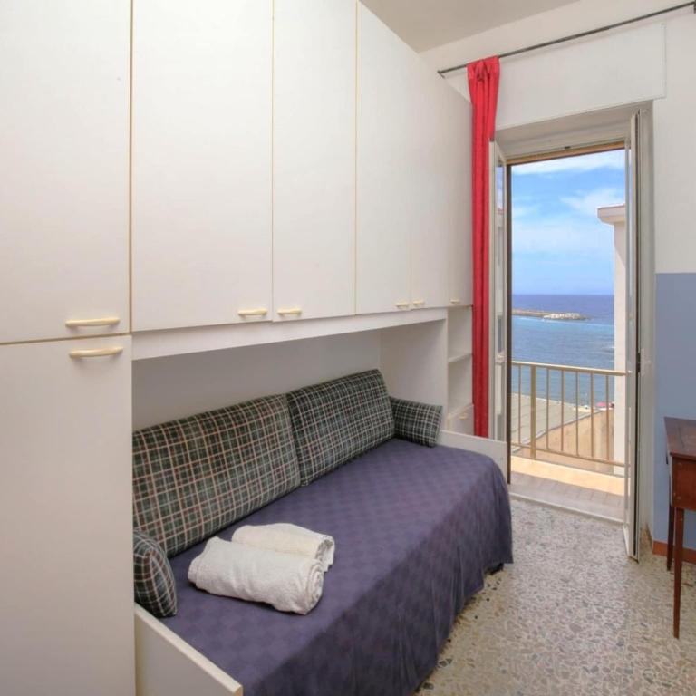 Vista mare, ampio terrazzo e aria condizionata - Casa Vacanza con 5 Camere da Letto - 18