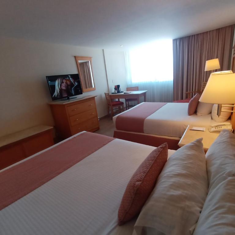 Hotel Palacio Azteca Tijuana, Trademark by Wyndham - Queen Room with Two Queen Beds - Non-Smoking - 2