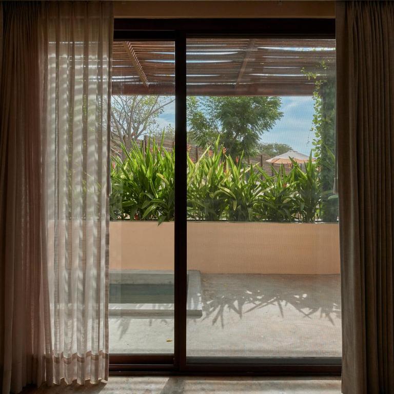 ZunZún - Suite con cama extragrande y vistas a la piscina - 11