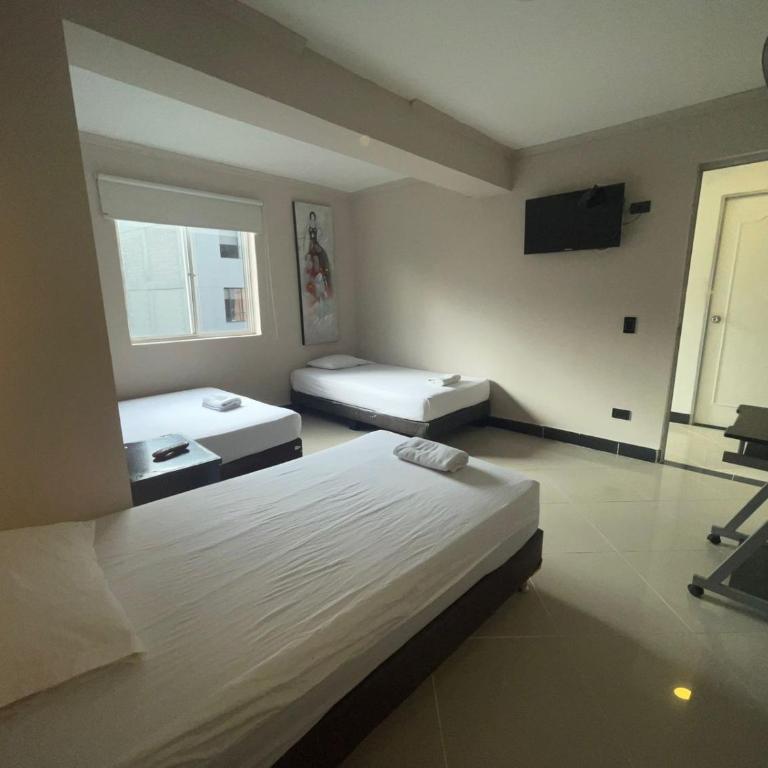 Hospedaje, Medellín,Turismocolombia-fit,Laureles,Estadio,La 70 - Habitación Familiar con baño privado - 13