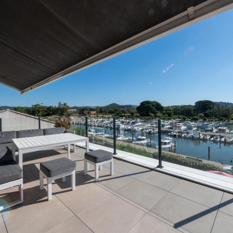 SUPERBE VILLA VUE MER JUSQU'A 14 COUCHAGES La LONDE LES MAURES Entre HYERES et Le LAVANDOU 4 Etoiles PISCINE CHAUFFEE - Four-Bedroom House - 6