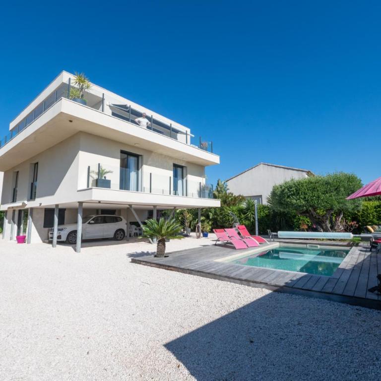 SUPERBE VILLA VUE MER JUSQU'A 14 COUCHAGES La LONDE LES MAURES Entre HYERES et Le LAVANDOU 4 Etoiles PISCINE CHAUFFEE - Four-Bedroom House - 2