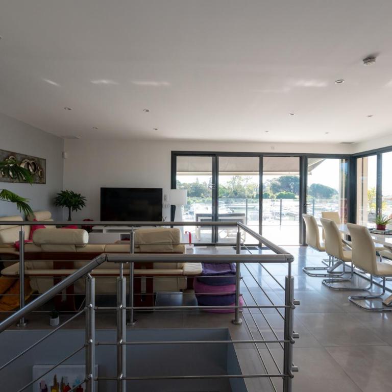 SUPERBE VILLA VUE MER JUSQU'A 14 COUCHAGES La LONDE LES MAURES Entre HYERES et Le LAVANDOU 4 Etoiles PISCINE CHAUFFEE - Four-Bedroom House - 36
