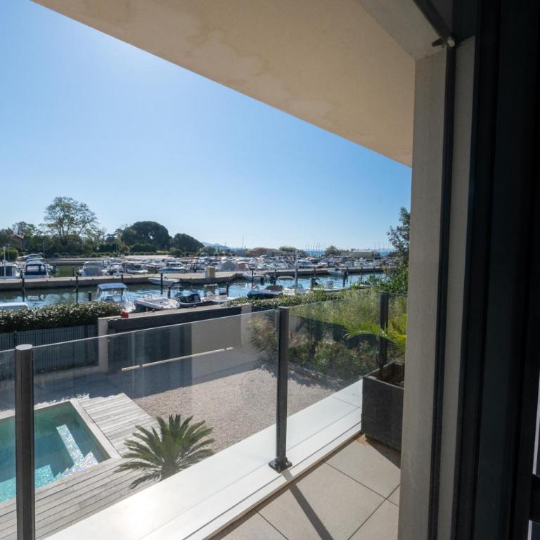 SUPERBE VILLA VUE MER JUSQU'A 14 COUCHAGES La LONDE LES MAURES Entre HYERES et Le LAVANDOU 4 Etoiles PISCINE CHAUFFEE - Four-Bedroom House - 26