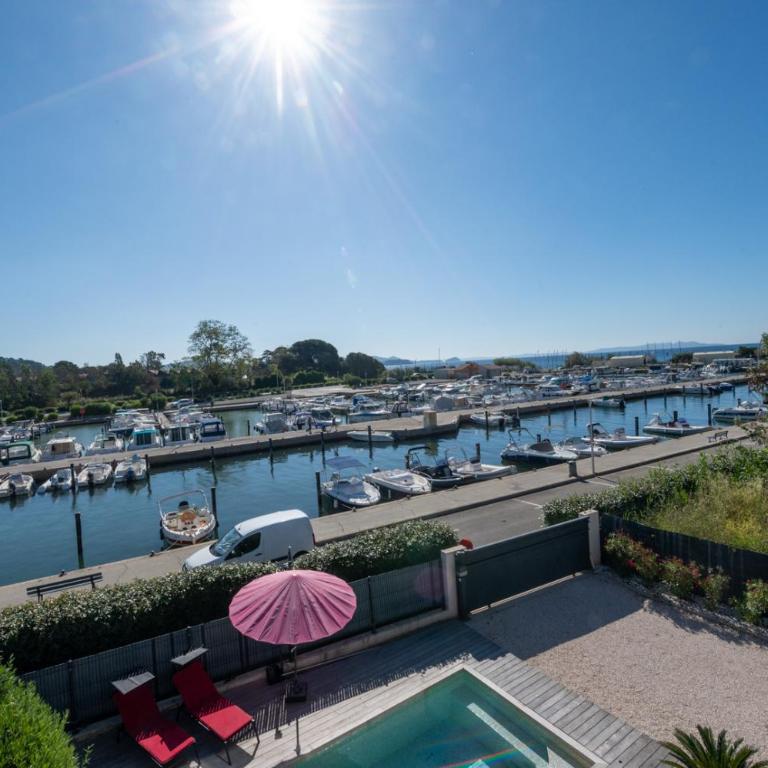 SUPERBE VILLA VUE MER JUSQU'A 14 COUCHAGES La LONDE LES MAURES Entre HYERES et Le LAVANDOU 4 Etoiles PISCINE CHAUFFEE - Four-Bedroom House - 15