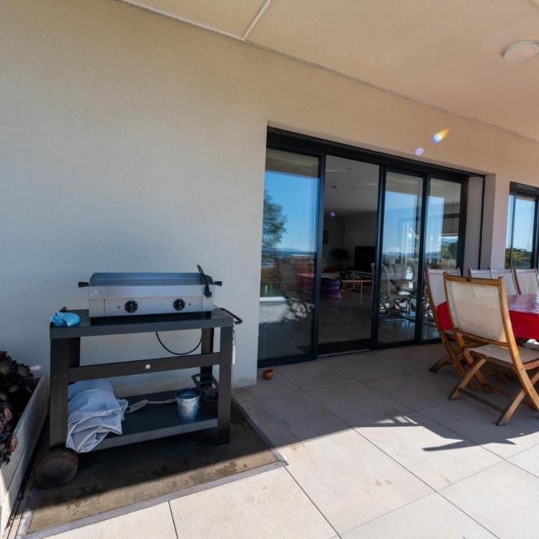 SUPERBE VILLA VUE MER JUSQU'A 14 COUCHAGES La LONDE LES MAURES Entre HYERES et Le LAVANDOU 4 Etoiles PISCINE CHAUFFEE - Four-Bedroom House - 16