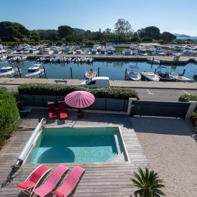 SUPERBE VILLA VUE MER JUSQU'A 14 COUCHAGES La LONDE LES MAURES Entre HYERES et Le LAVANDOU 4 Etoiles PISCINE CHAUFFEE - Four-Bedroom House - 9