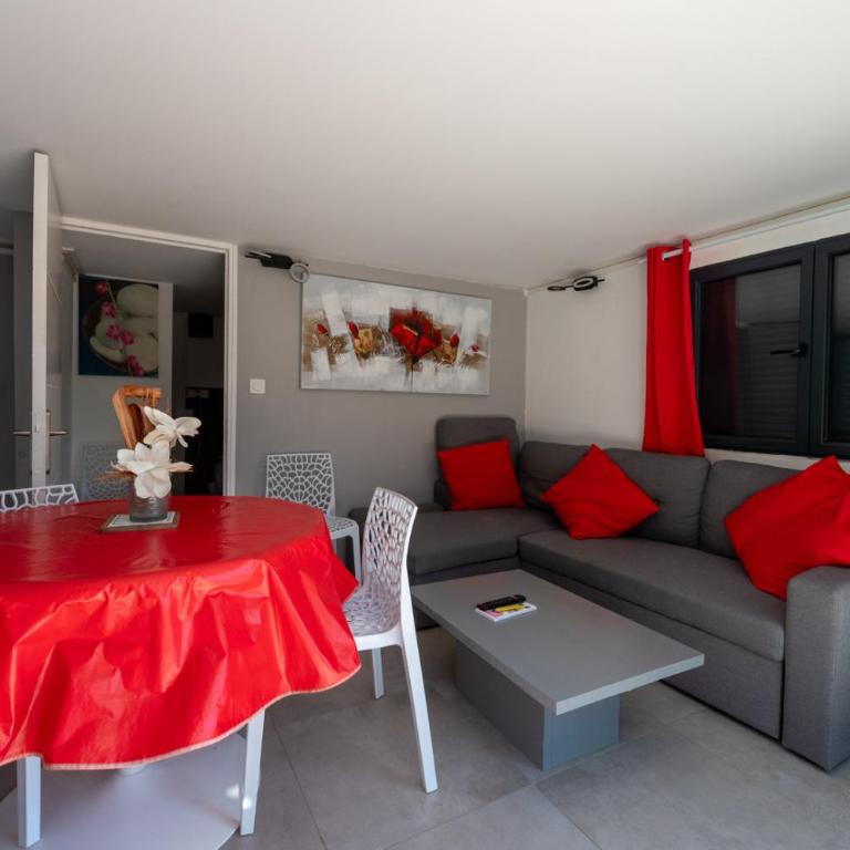 SUPERBE VILLA VUE MER JUSQU'A 14 COUCHAGES La LONDE LES MAURES Entre HYERES et Le LAVANDOU 4 Etoiles PISCINE CHAUFFEE - Five-Bedroom House - 44