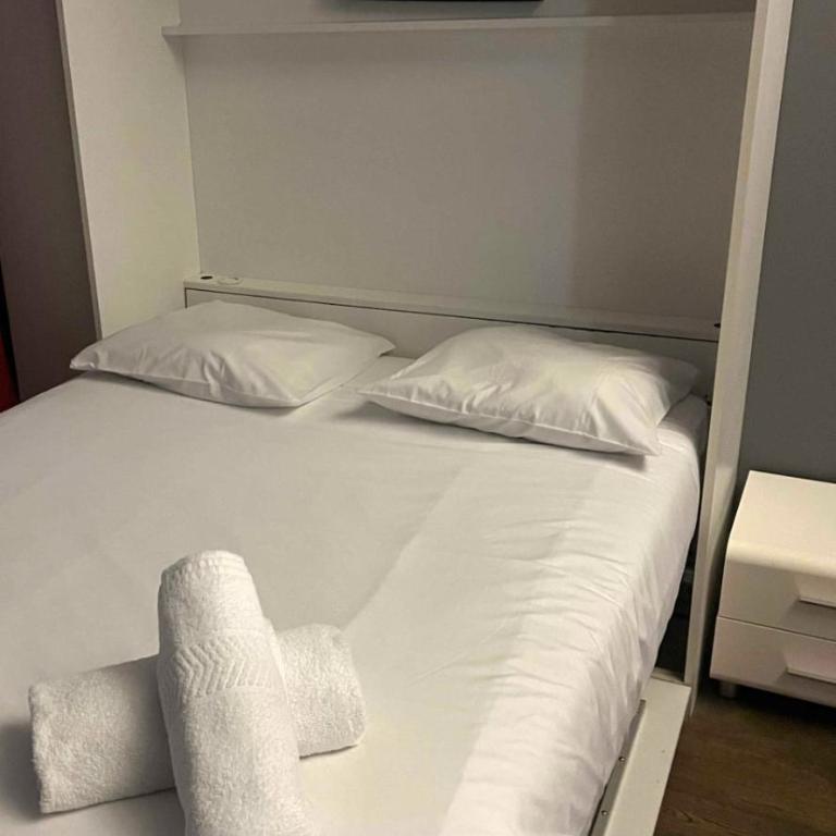 Charming studio at the foot of the Opera-Le Petit Pradel - Apartment - 5